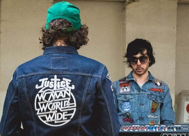 I Justice condividono oggi “D.A.N.C.E. x Fire x Safe And Sound”