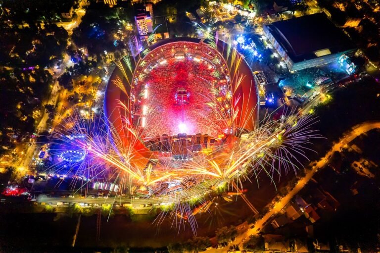 UNTOLD UNIVERSE si espande con Mozaik Investments