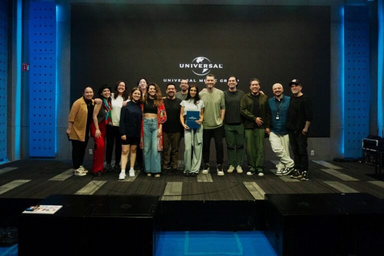 Elettra Lamborghini firma con Universal Music México
