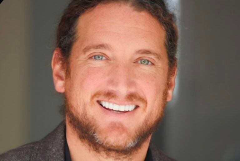 Neil Jacobson firma con Imoliver